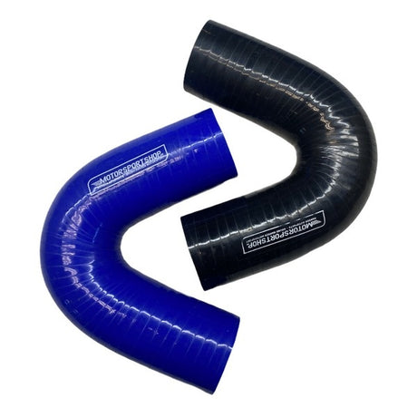 Silikoneslange 135 gr. bøjning med 38mm indvendig diameter. Benlængde 100 mm. Fås i blå eller sort