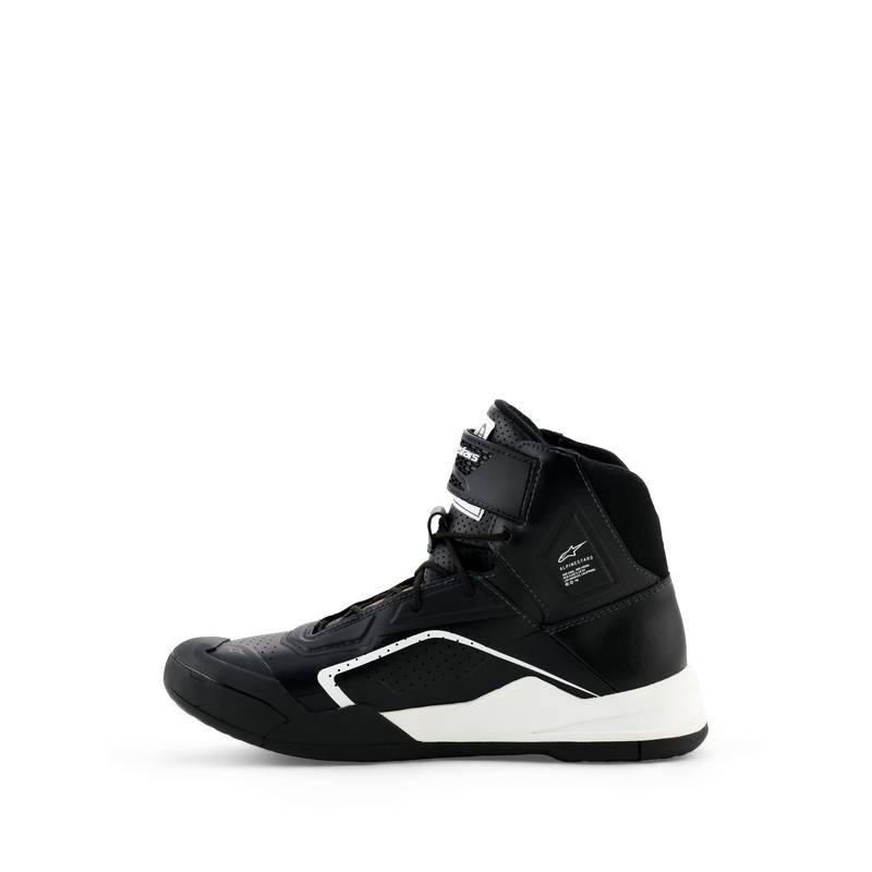 Alpinestars sko model Radar V2. Sort med hvid. Str. 38-49,5. FIA-8856-2018-godkendt.