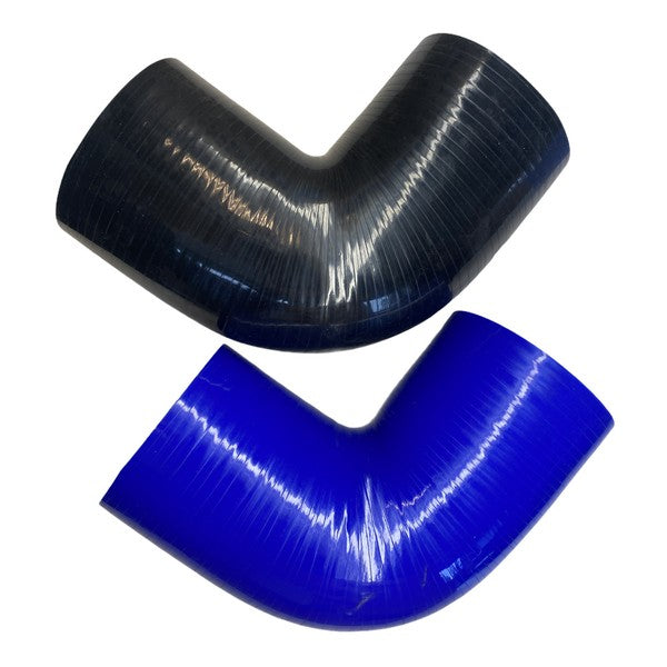 Silikoneslange 90 gr. bøjning med 102mm indvendig diameter. Benlængde 150 mm. Fås i blå eller sort
