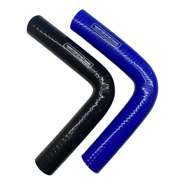 Silikoneslange 90 gr. bøjning med 28mm indvendig diameter. Benlængde 150 mm. Fås i blå eller sort