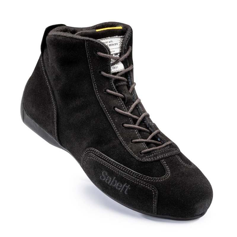 Sabelt sko model Classic TB-2. Str. 36-46. Medium højde. FIA-8856-2018-godkendt. Sort eller rød.