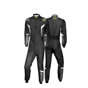 P1 køredragt model SF. Slim fit model. Str. 2-5. Sort med mørkegrå og sølv. FIA-8856-2018-godkendt