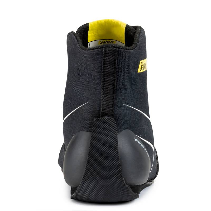 Sabelt sko model Hyper TB-12. Sort. Str. 38-46. Medium højde. FIA-8856-2018-godkendt.