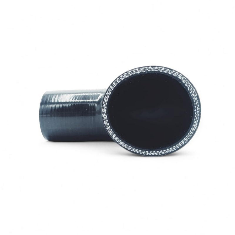 Silikoneslange 90 gr. bøjning med 16mm indvendig diameter. Benlængde 102 mm. Sort