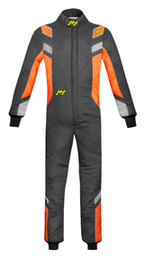 P1 køredragt model Young Gun. Junior model. Str. 125-155. 2 farve muligheder. FIA-8856-2018-godkendt