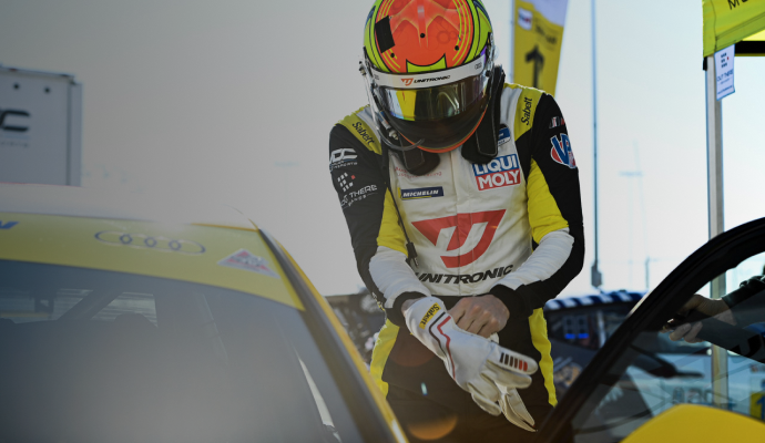 Sabelt køredragt og tilbehør til motorsport